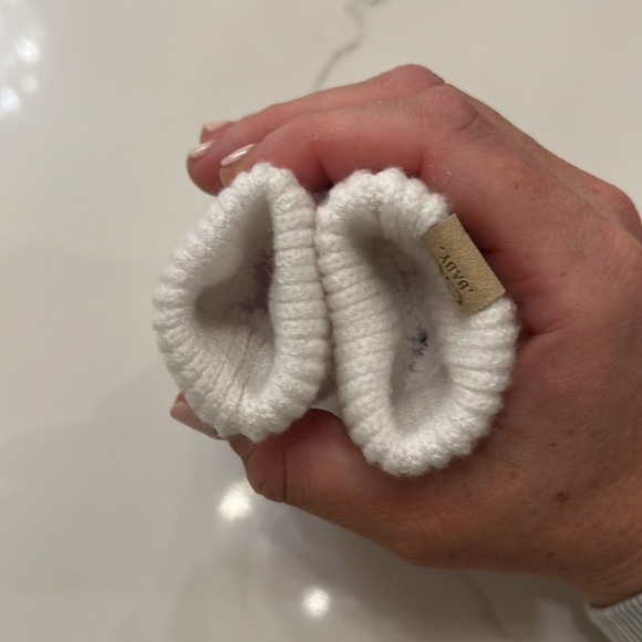 C.C Baby Daisy baby girl mittens - Picture 6 of 6